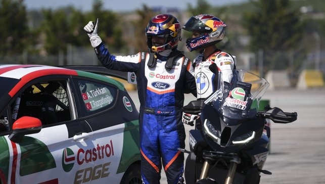 Toprak Razgatlıoğlu ve Ali Türkkan Castrol Performance Day etkinliğinde buluştu