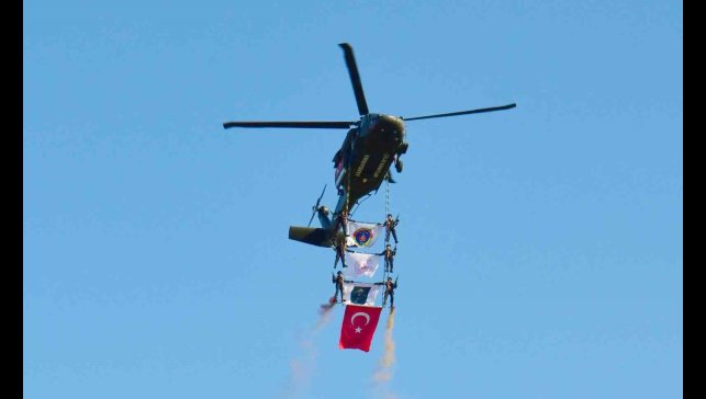 Malazgirt'te Çelik Kanatlar göz kamaştırdı