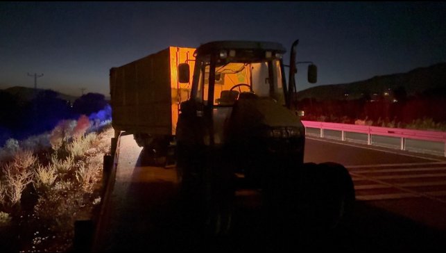 Erzincan'da traktör ile otomobil çarpıştı