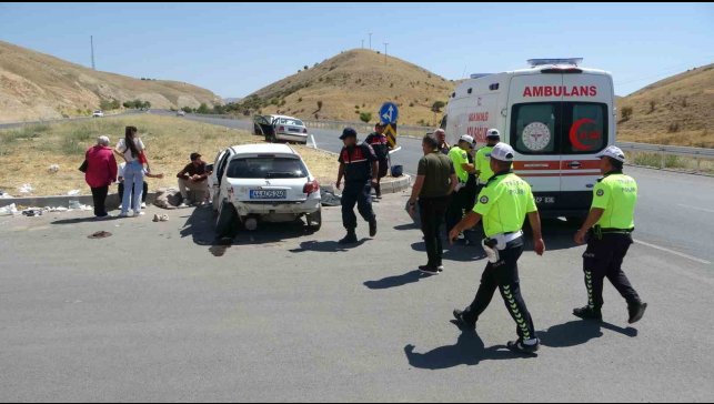Malatya'da otomobiller çarpıştı: 1 ölü, 4 yaralı