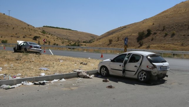 Malatya'da iki otomobilin çarpıştığı kazada 1 kişi öldü, 4 kişi yaralandı