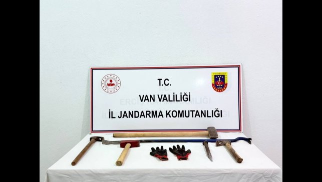 Van'da kaçak kazı yapan 3 kişi yakalandı