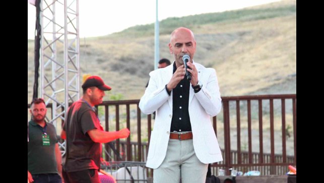 Sanatçı Gürhan Ötün'ün, Ahlat konseri büyük ilgi gördü