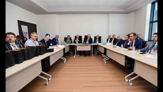 Atatürk Üniversitesi, üniversite hastanelerinin geleceğine yön veren çalıştayda yerini aldı