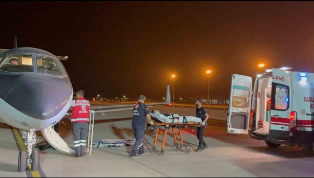 Muş'ta bisiklet sürerken otomobil çarpan çocuk ambulans uçakla Ankara'ya sevk edildi