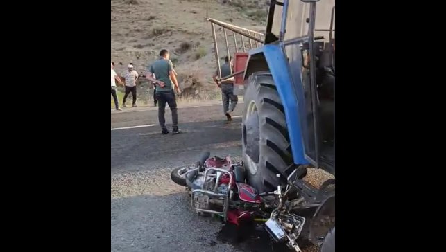 Kağızman'da traktör ile motosiklet çarpıştı: 1 ölü