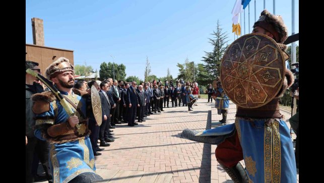 Cumhurbaşkanı Erdoğan: "Ahlat Kızılelma'nın anahtarıdır"