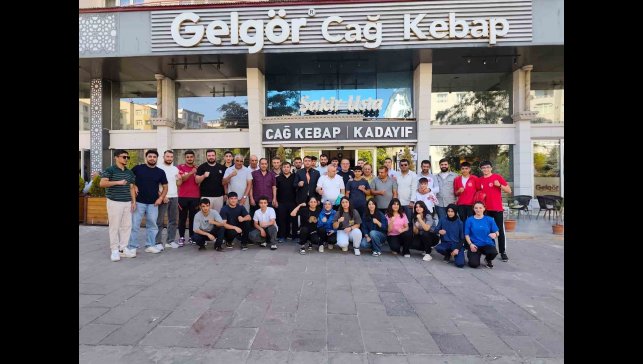 Elmalı, Erzurumlu boksörlerle yemekte bir araya geldi