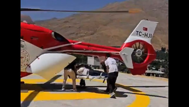 Kolu kırık hasta ambulans helikopter ile Van'a getirildi
