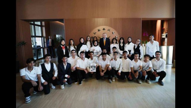 Cumhurbaşkanı Erdoğan, Ahlat'ta öğrencileri kabul etti