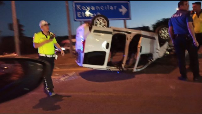 Bingöl'de hafif ticari araç ters döndü: 1 yaralı