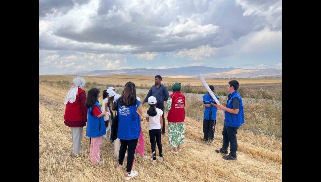 Diyadin'de gençler hasat sevincine ortak oldu