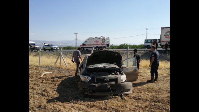 Malatya'da kontrolden çıkan otomobil bahçeye uçtu: 3 yaralı
