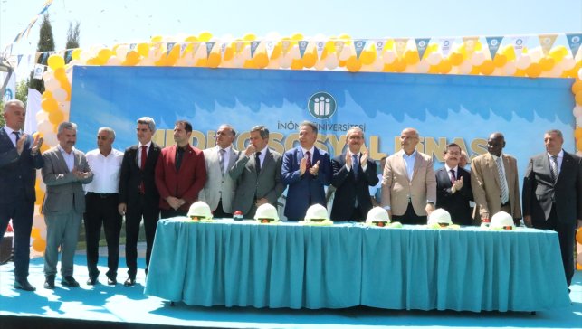 İnönü Üniversitesinin depremde yıkılan Mediko Sosyal Binası ve Öğrenci Yemekhanesi'nin temeli atıldı