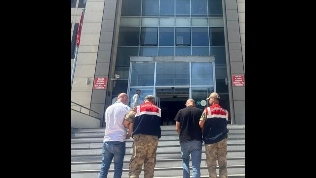 Bitlis'te göçmen kaçakçılığı yapan 2 zanlı tutuklandı