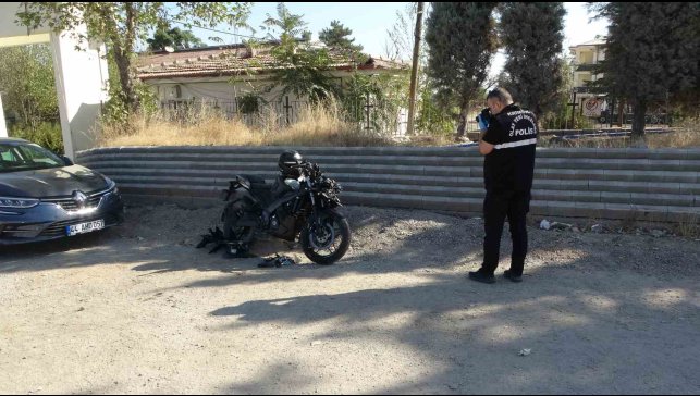 Servis aracına çarpan motosiklet sürücüsü ağır yaralandı