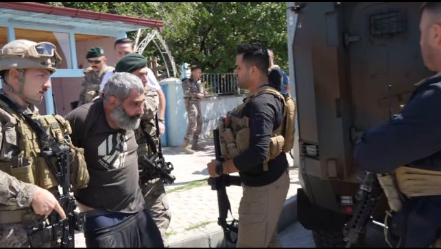Erzincan'da 1 kişiyi öldürüp 1 kişiyi yaralayan şahıs özel harekât operasyonuyla evde yakalandı