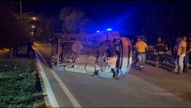 Erzincan'da alkollü sürücünün kullandığı araç takla attı