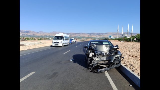Malatya'da minibüs ile otomobil çarpıştı: 9 yaralı