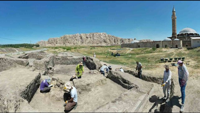 Van'da Osmanlı kışlası gün yüzüne çıkarılıyor