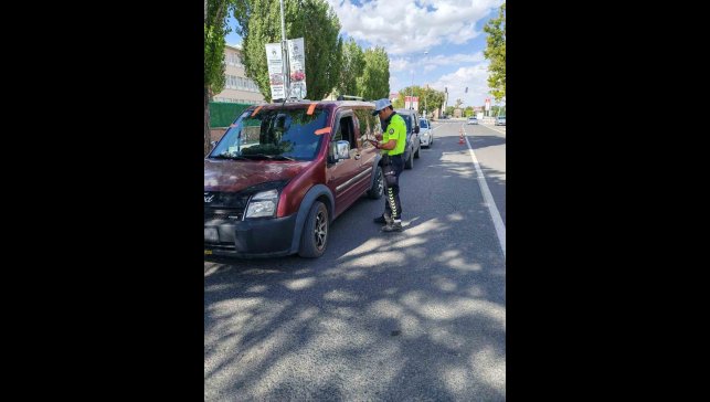 Kars'ta trafik kontrolleri sürüyor