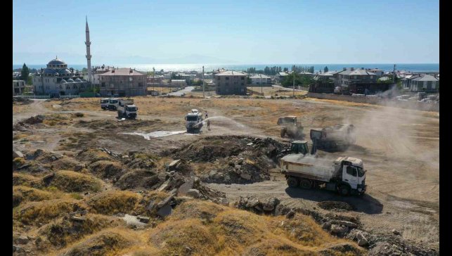 Van' Büyükşehir Belediyesi bir ay içinde 35 noktada 9 bin 31 metreküp hafriyat temizlendi