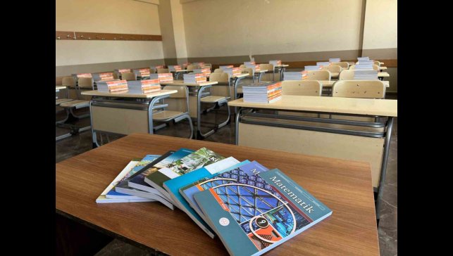 Ağrı'da 519 bin 210 ders kitabı öğrencilerin sıralarına bırakıldı