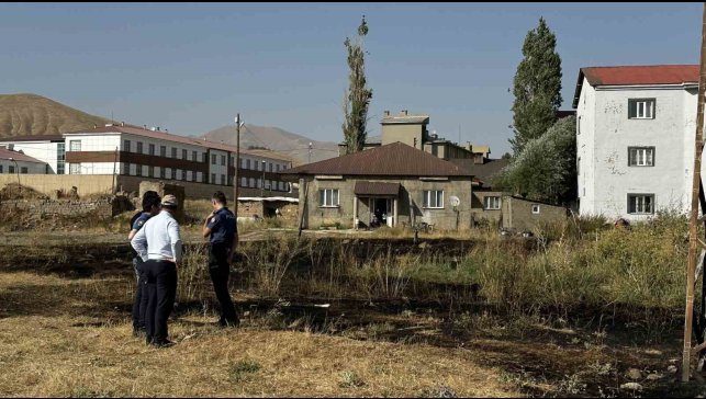 Yüksekova'da anız yangını paniğe yol açtı