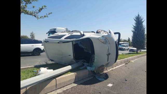 Malatya'da kontrolden çıkan hafif ticari araç devrildi: 1 yaralı