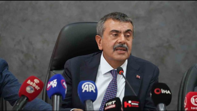 Milli Eğitim Bakanı Tekin'de CHP Genel Başkanı Özgür Özel'e şarkılı gönderme;