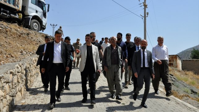 Çukurca Kaymakamı Cebeci köyleri ziyaret etti