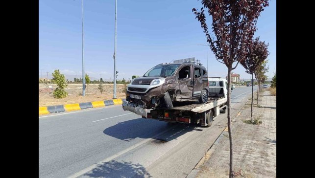 Ağrı'da kırmızı ışık ihlali kazaya yol açtı: 8 yaralı