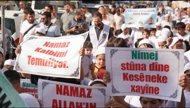 Van'da çocuklardan namaz temalı yürüyüş