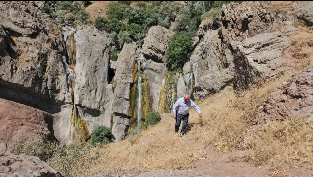 Hakkari'nin saklı cenneti Marînüs Şelalesi insanları büyülüyor