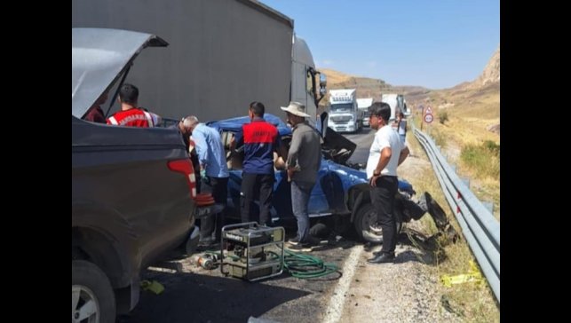 Hakkari-Van karayolunda feci kaza: 3 ölü, 2 yaralı