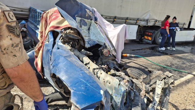 Hakkari'de tır ile pikabın çarpışması sonucu 3 kişi öldü, 2 kişi yaralandı