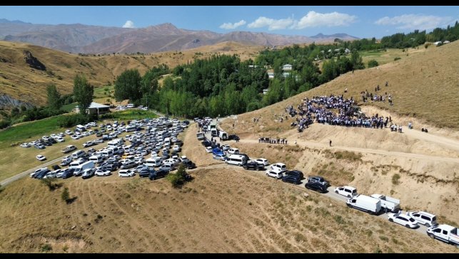 Kazada hayatını kaybeden aynı aileden 5 kişi gözyaşları içinde toprağa verildi