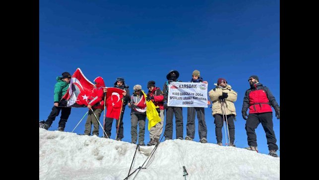 12 sporcu 30 Ağustos'ta Ağrı Dağı'nın zirvesine ulaştı