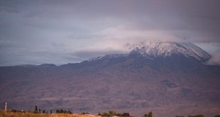 Ağrı Dağı'nda kar yağışı etkili oldu