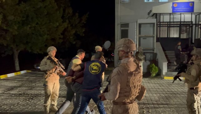 Van'da 1 kişinin öldüğü silahlı kavgaya ilişkin 2 şüpheli tutuklandı