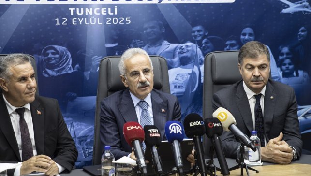 Bakan Uraloğlu, Tunceli'de "Türkiye Yüzyılı Buluşmaları"nda konuştu: