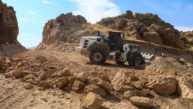Iğdır'ın 300 kilometrelik dağ yollarında kış öncesi hummalı çalışma sürüyor