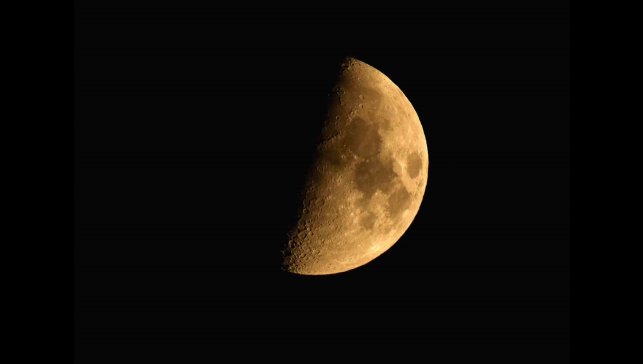 Ahlat'ta yarım ay manzarası mest etti