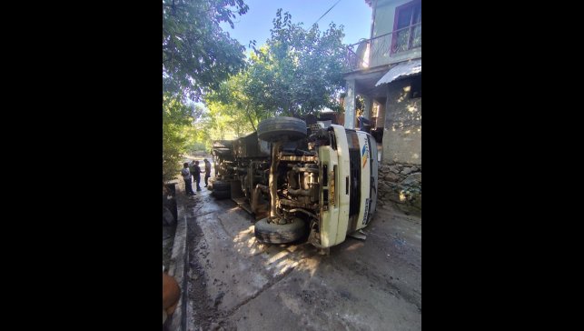 Elazığ'da su tankeri devrildi: 1 yaralı