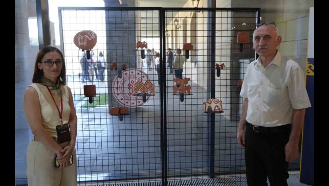 Karaz'ın Koçları seramik baskıda buluştu