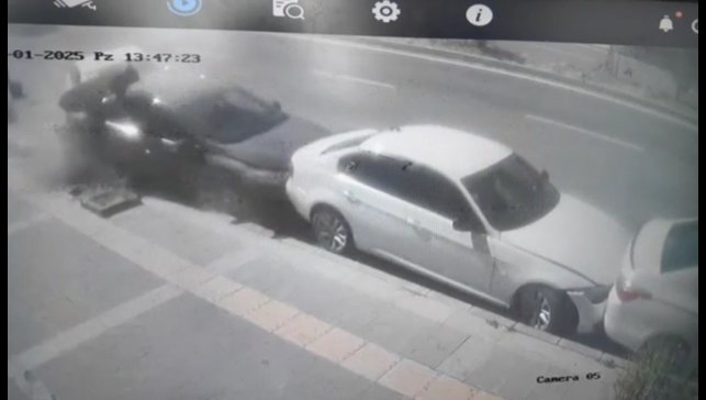 Kars'ta fren yerine gaza basan sürücü 4 araca çarptı