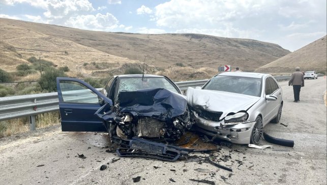 Kars'ta zincirleme trafik kazasında 7 kişi yaralandı