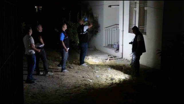 Pencerede sigara içerken düşen çocuk yaralandı