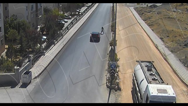 Elazığ'da aracın çarptığı kadın 19 gündür yaşam savaşı veriyor: Kaza anı kamerada