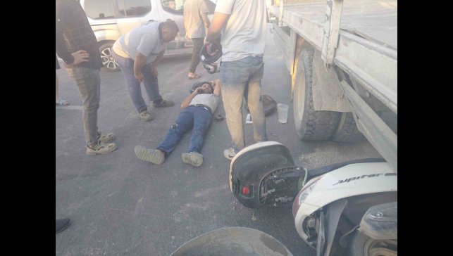 Kamyon ile motosiklet çarpıştı: 1 yaralı